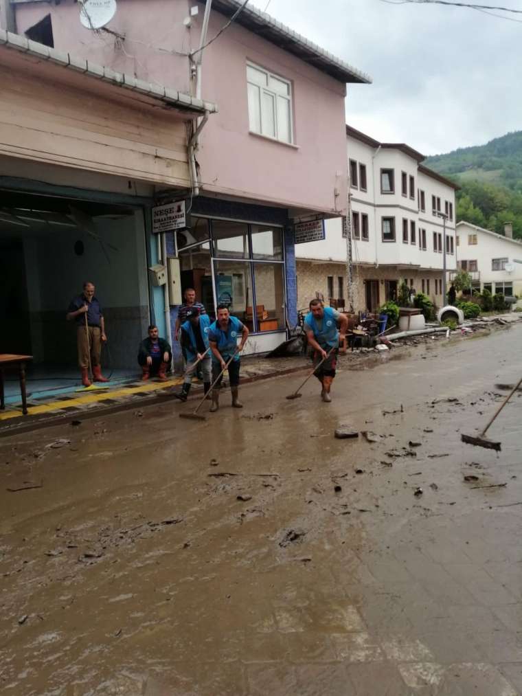 Ülkü Ocakları sel bölgesinde yardım çalışmalarını sürdürüyor 3