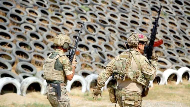 SAT komandoları kardeş ülkede! Düşman hedefleri yerle bir 6