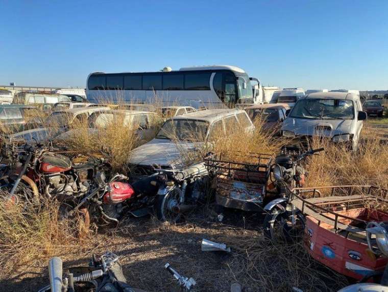 Otoparkta yatan servet! Toprağa gömülü halde bekliyorlar 5