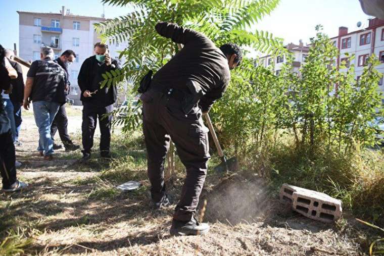 Ceset var diye kazılan çukurdan bakın ne çıktı 5