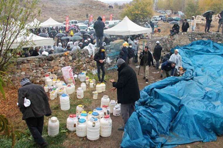 Beş aydır heyecanla bekliyorlardı: Mağaradan şölenle çıkarıldı 2