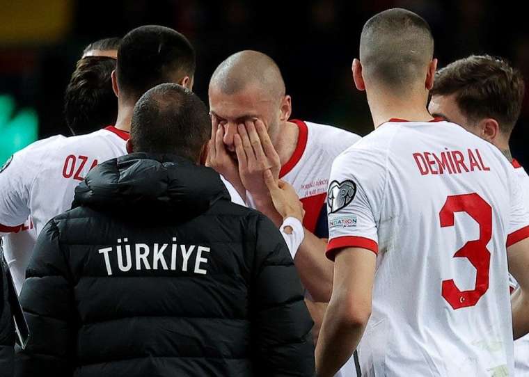 Burak Yılmaz, gözyaşlarını tutamadı 1