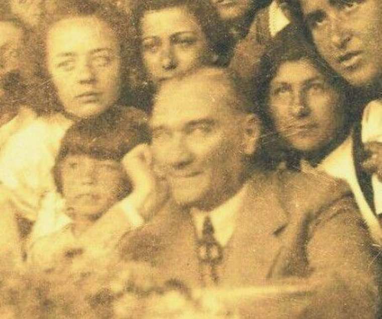 Mustafa Kemal Atatürk: Çocuklar geleceğimizin güvencesi, yaşama sevincimizdir 36