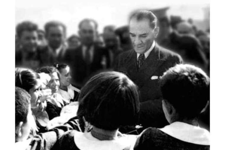 Mustafa Kemal Atatürk: Çocuklar geleceğimizin güvencesi, yaşama sevincimizdir 47