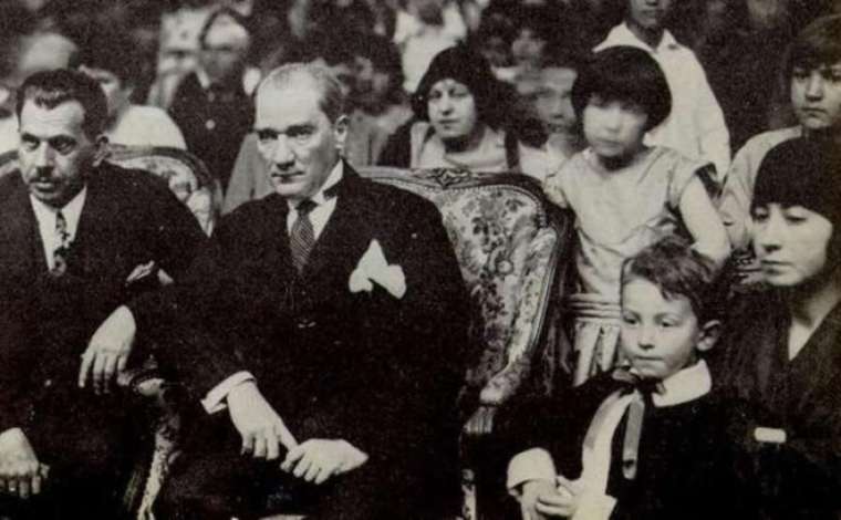 Mustafa Kemal Atatürk: Çocuklar geleceğimizin güvencesi, yaşama sevincimizdir 43