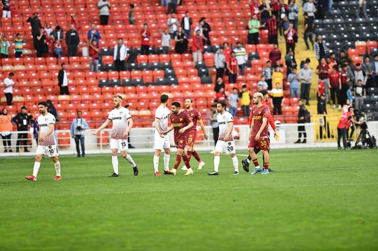 Süper Lig'de yılın olayı! Rakibin gol atmasına izin verdiler, küme düştüler 7