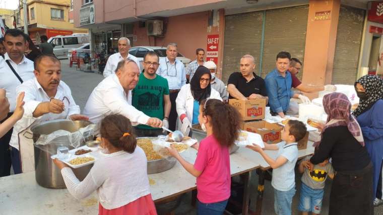 MHP Kadirli Belediyesi'nden 15 bin kişilik sokak iftarı 5