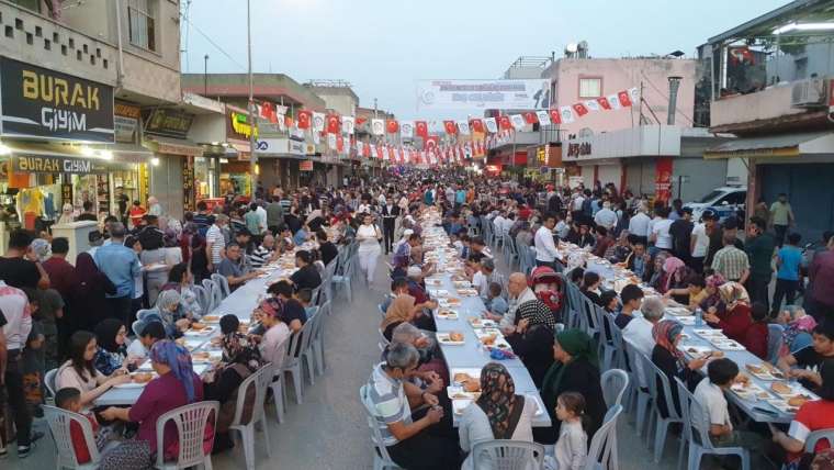 MHP Kadirli Belediyesi'nden 15 bin kişilik sokak iftarı 7