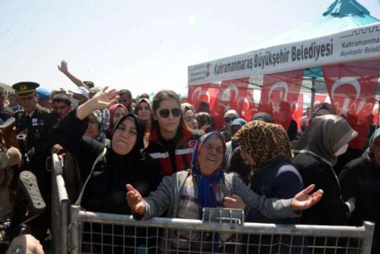 Pençe-Kilit operasyonu şehidi, gözyaşlarıyla toprağa verildi 7