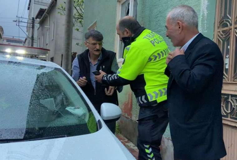 Cezayı yiyince polise sarılan alkollü sürücü kahkahaya boğdu 3