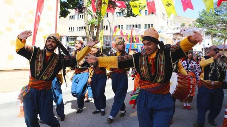 Bayburt Dede Korkut Uluslararası Kültür ve Sanat Şöleni kapsamında açılış töreni düzenlendi 8