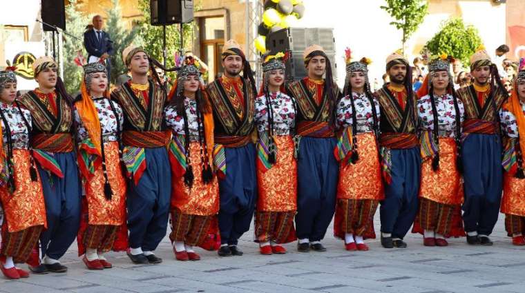 Bayburt Dede Korkut Uluslararası Kültür ve Sanat Şöleni kapsamında açılış töreni düzenlendi 3