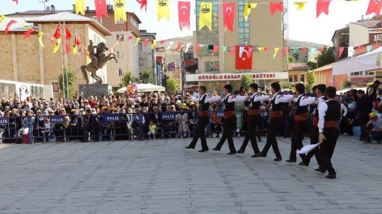 Bayburt Dede Korkut Uluslararası Kültür ve Sanat Şöleni kapsamında açılış töreni düzenlendi 9