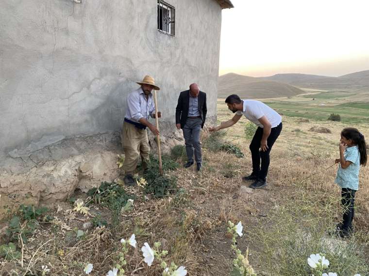 İhbara giden ekipler, gördükleri karşısında küçük dillerini yuttu! Her yerden fışkırdı 10