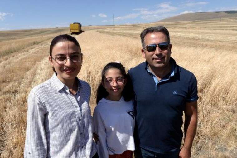 Topraklarına deneme amaçlı ata tohumu ektiler! Karşılaştıkları manzara karşısında şok oldular 1