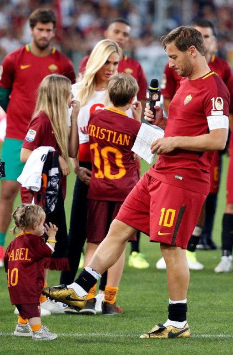 Totti, aldatılma hikayesini tüm detayları ile anlattı: Hem o adam varmış, hem de başkaları... 2