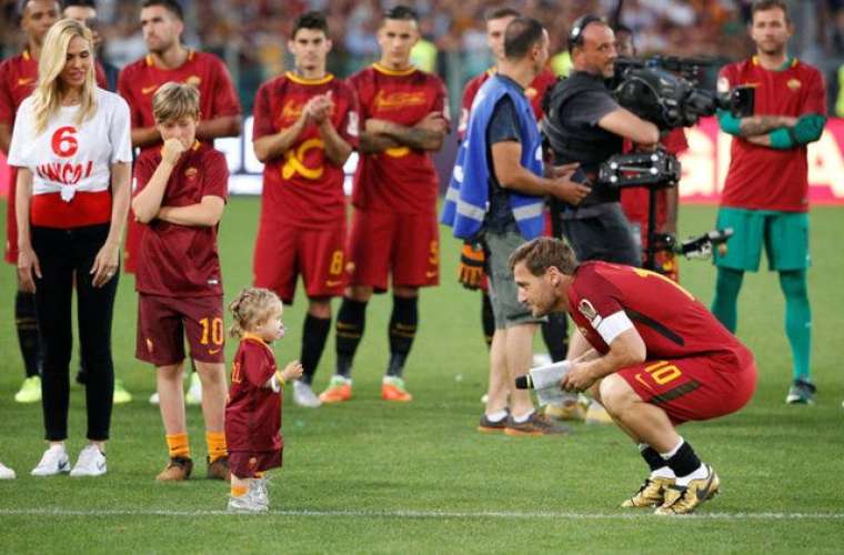 Totti, aldatılma hikayesini tüm detayları ile anlattı: Hem o adam varmış, hem de başkaları... 8