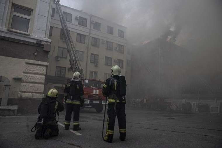 Rusya'nın vurduğu Ukrayna şehri yanıyor! 19