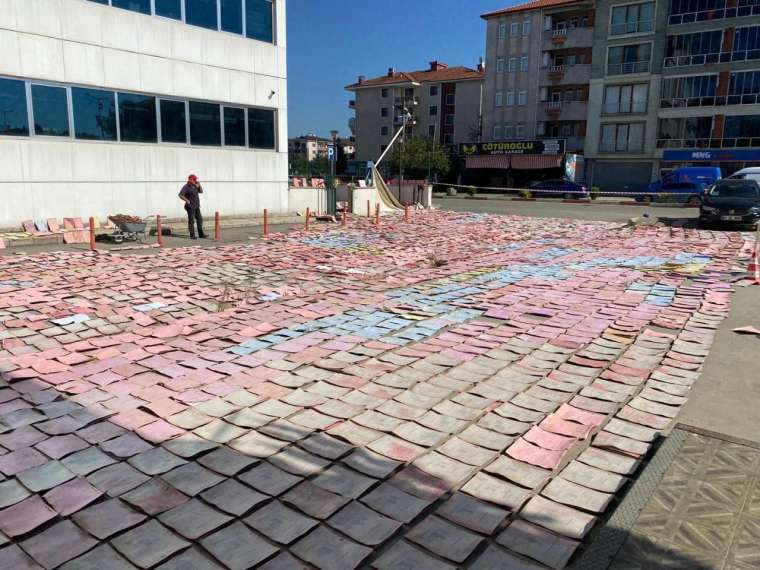 Şaşırtan görüntü! 70 bin kişinin SGK dosyası sokağa serildi 3