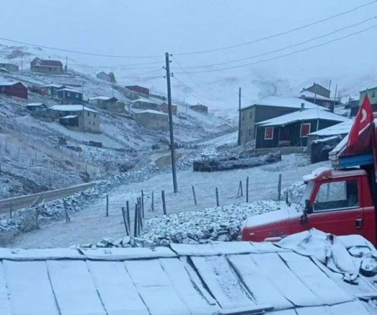 Türkiye'nin o illerinde Ekim ayında kar yağışı! İşte yurttan kan manzaraları... 3