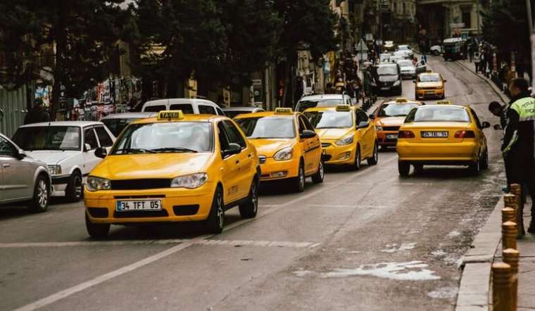 Taksicinin ‘kısa mesafe’ bahanesine şikayet uyarısı! Çalışma izni bile iptal ediliyor 8