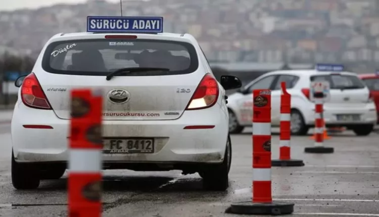 Sürücüler buna mutlaka dikkat etmeli... Bakanlık duyurdu: Trafikte yeni dönem başlıyor! 3