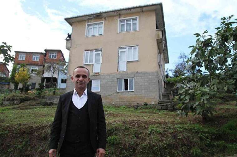 Bir tuhaf ev! Görenler çok şaşırıyor: Balkon kapısı var ama balkonu yok 3