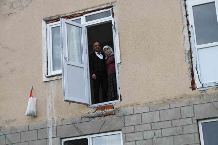 Bir tuhaf ev! Görenler çok şaşırıyor: Balkon kapısı var ama balkonu yok 4