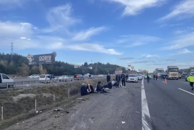 Yolcu otobüsü devrildi: Acı haber geldi: 3 ölü 16 yaralı... İşte olay yerinden görüntüler 4