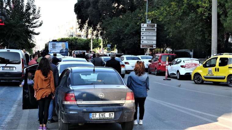 Saygı duruşu sırasında yaşanan zincirleme kazada 6 araç birbirine girdi 2