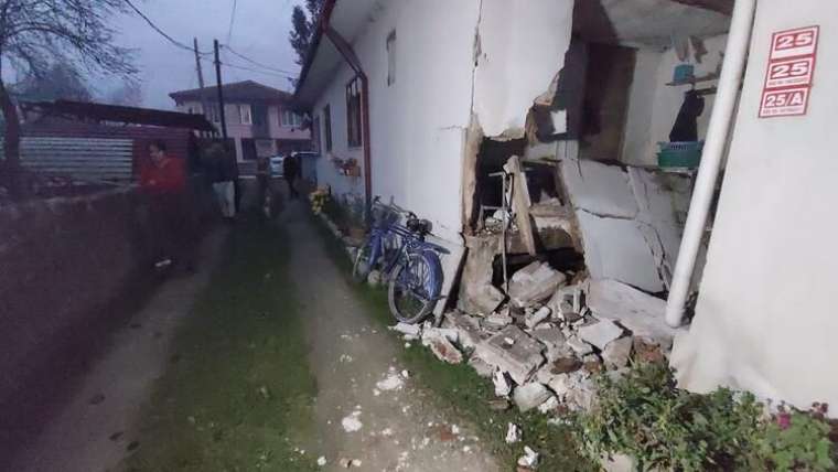 Düzce'deki depremden tüm fotoğraflar 47