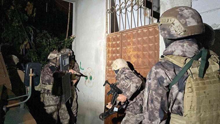 Mersin'de PKK operasyonu: Balkondan atlayıp kaçmaya çalıştı 6