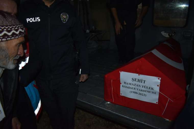 Malatya'da kazada şehit olan komiser yardımcısı Ramazan Tülek'in naaşı memleketine getirildi 3