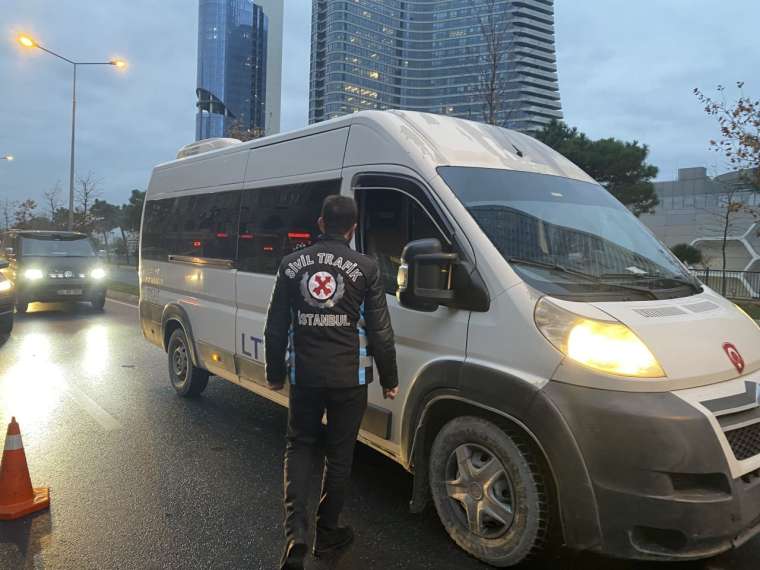 Bu nasıl servis şoförü! Ceza yedi akıllanmak yerine bakın ne yaptı 5