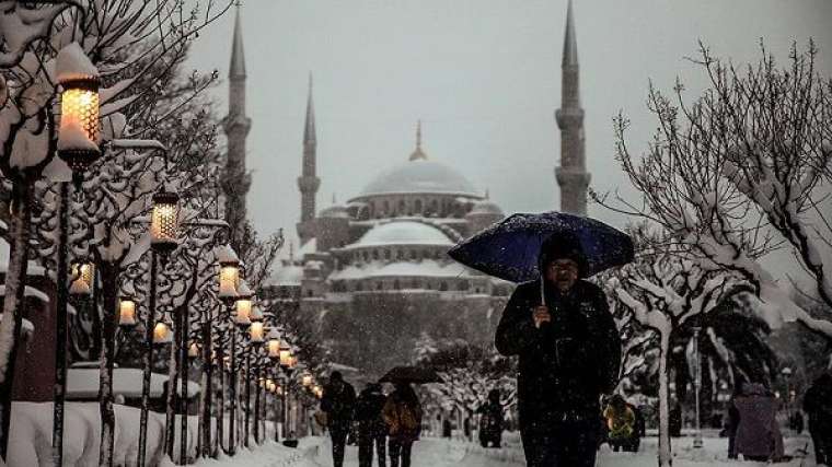 İstanbullular merakla bekliyor! Kar yağışıyla ilgili tarih geldi 4