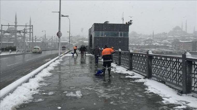 İstanbullular merakla bekliyor! Kar yağışıyla ilgili tarih geldi 6