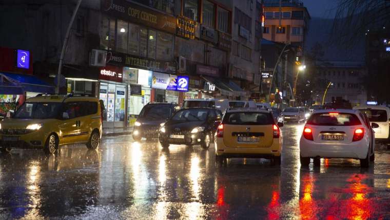 Deprem bölgesi ve 4 il için kuvvetli yağış uyarısı 13