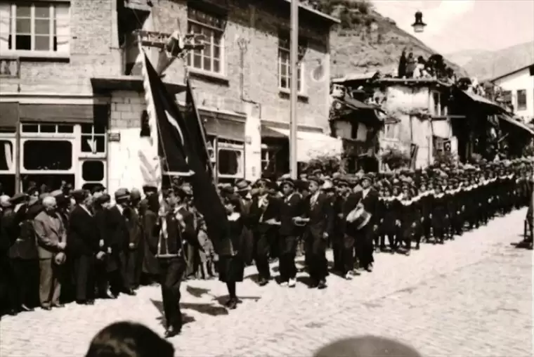 Türkiye'de kutlanan ilk 23 Nisan'ın fotoğrafları yayınlandı 3