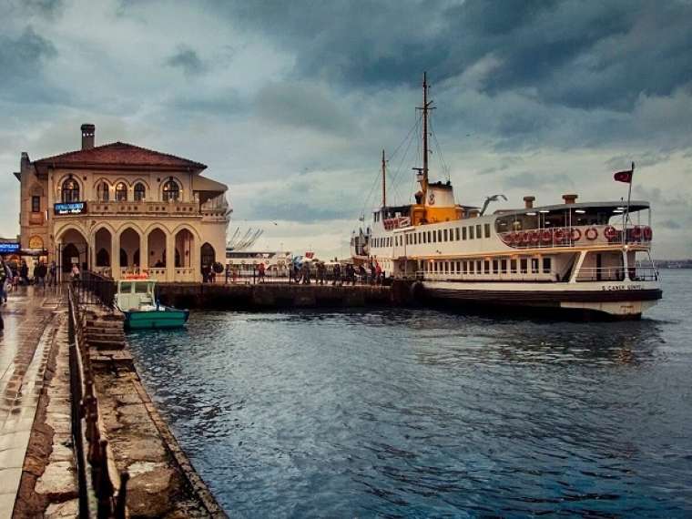 Tarihi şehri gezerken çoğu zaman aklımıza takılır... İstanbul'un semtlerinin ismi nereden geliyor? 8