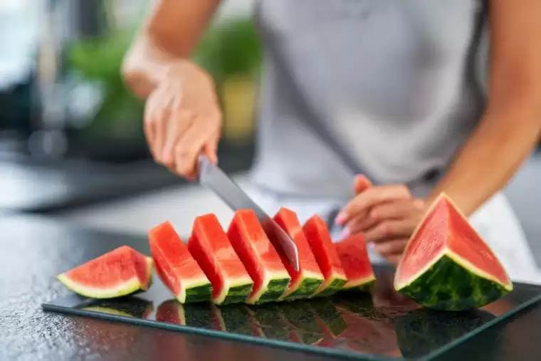 Aman dikkat! Karpuzu böyle yemek hastalık saçıyor! 3