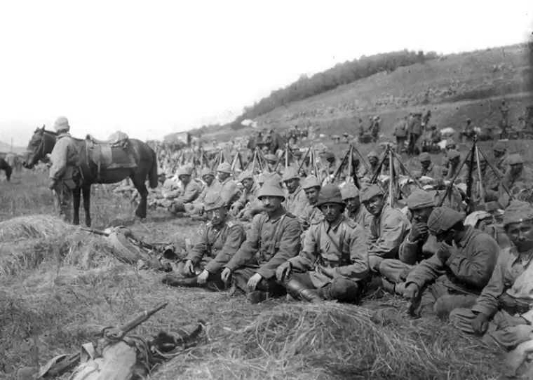 108 yıl önce Çanakkale'de cephede askere böyle moral verilmiş 4