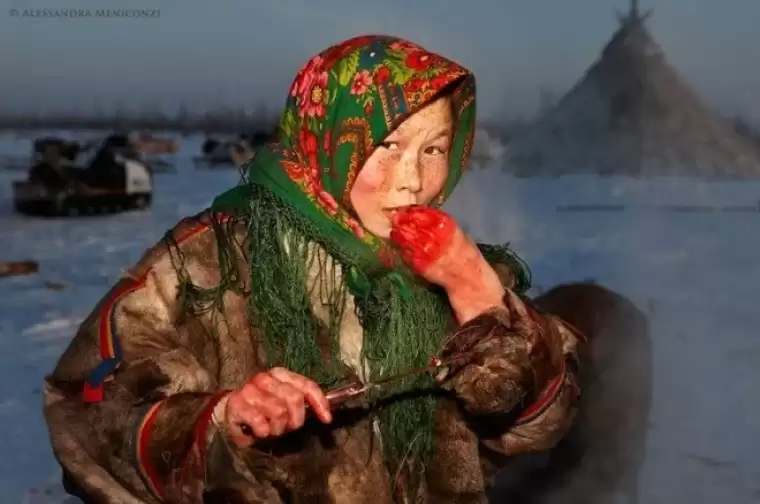 -70 derecede yaşıyorlar, çiğ et ve kanla besleniyorlar! Bu kabile dünyada tek: "Hayatta kalmak için..." 7