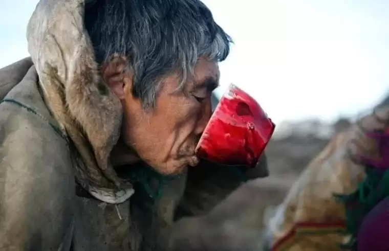 -70 derecede yaşıyorlar, çiğ et ve kanla besleniyorlar! Bu kabile dünyada tek: "Hayatta kalmak için..." 6