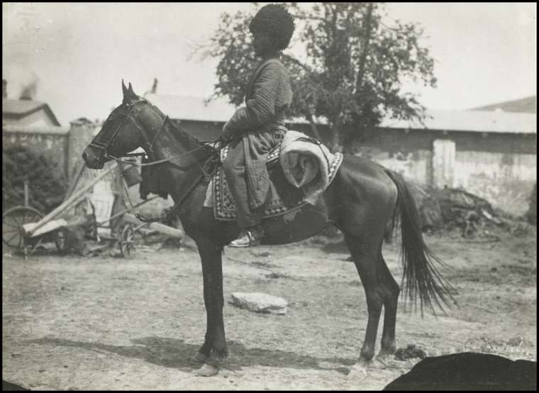 Fotoğraflar 111 yıl sonra gün yüzüne çıktı! Türk boylarının günlük yaşamları böyle görüntülendi 29