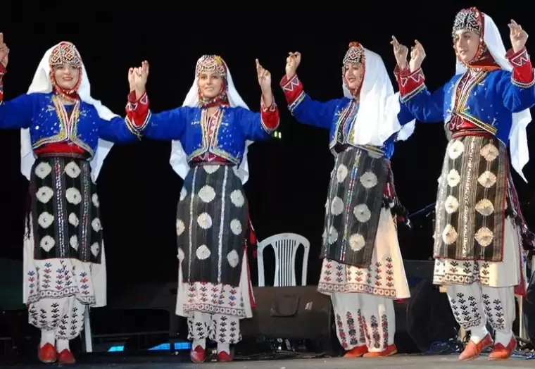 Türkler eskiden nasıl giyinirdi? İl il sıralandı: O detay dikkat çekti 17