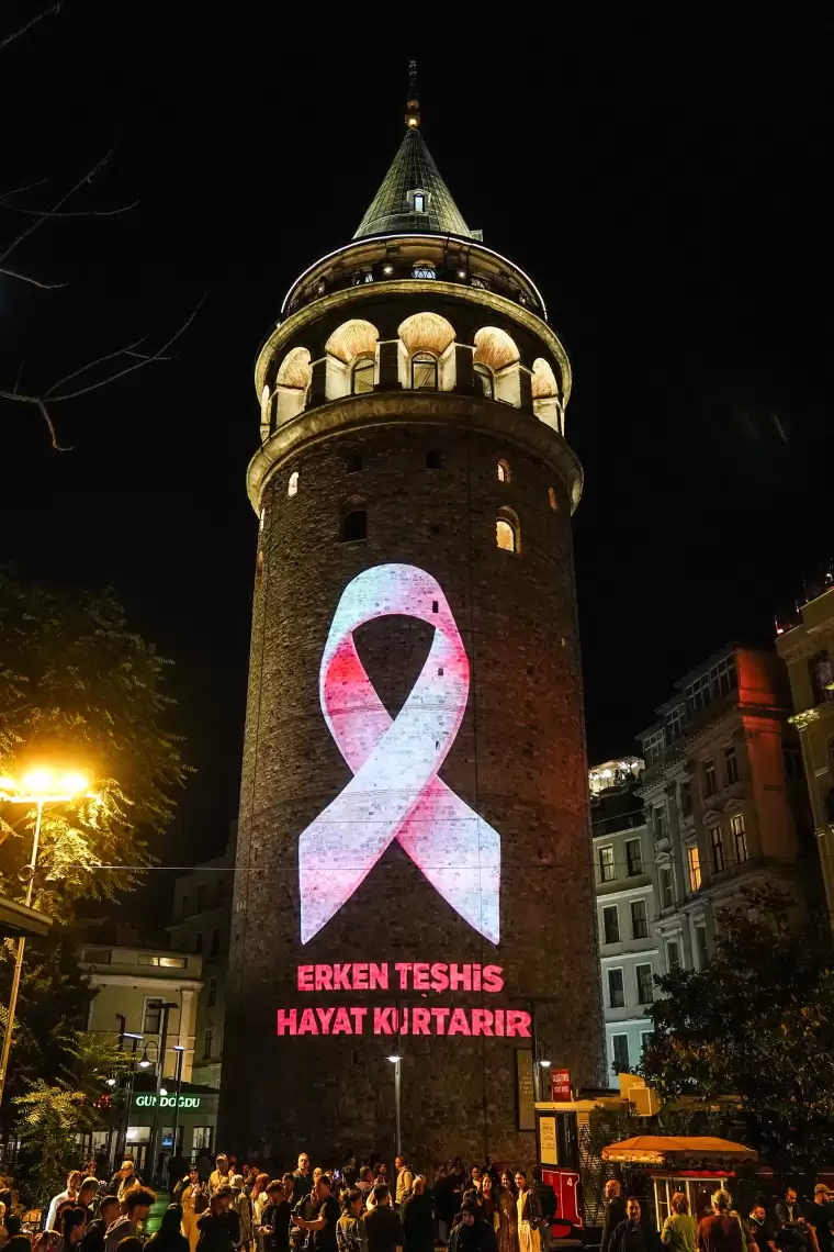 Galata Kulesi'ne pembe kurdele yansıtıldı 4