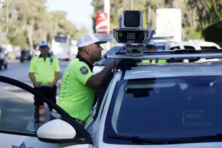 Trafikte yeni dönem! Yapay zeka hız tespiti yapacak! 2