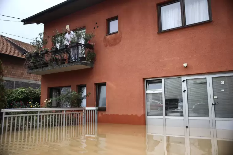 Bosna Hersek’te sel felaketi: 14 can kaybı 6