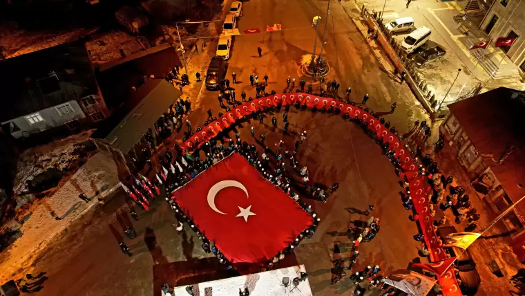 Erzurum'da Sarıkamış şehitleri anısına fener alayı düzenlendi 1