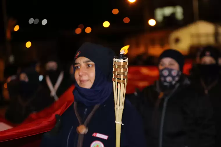 Erzurum'da Sarıkamış şehitleri anısına fener alayı düzenlendi 4